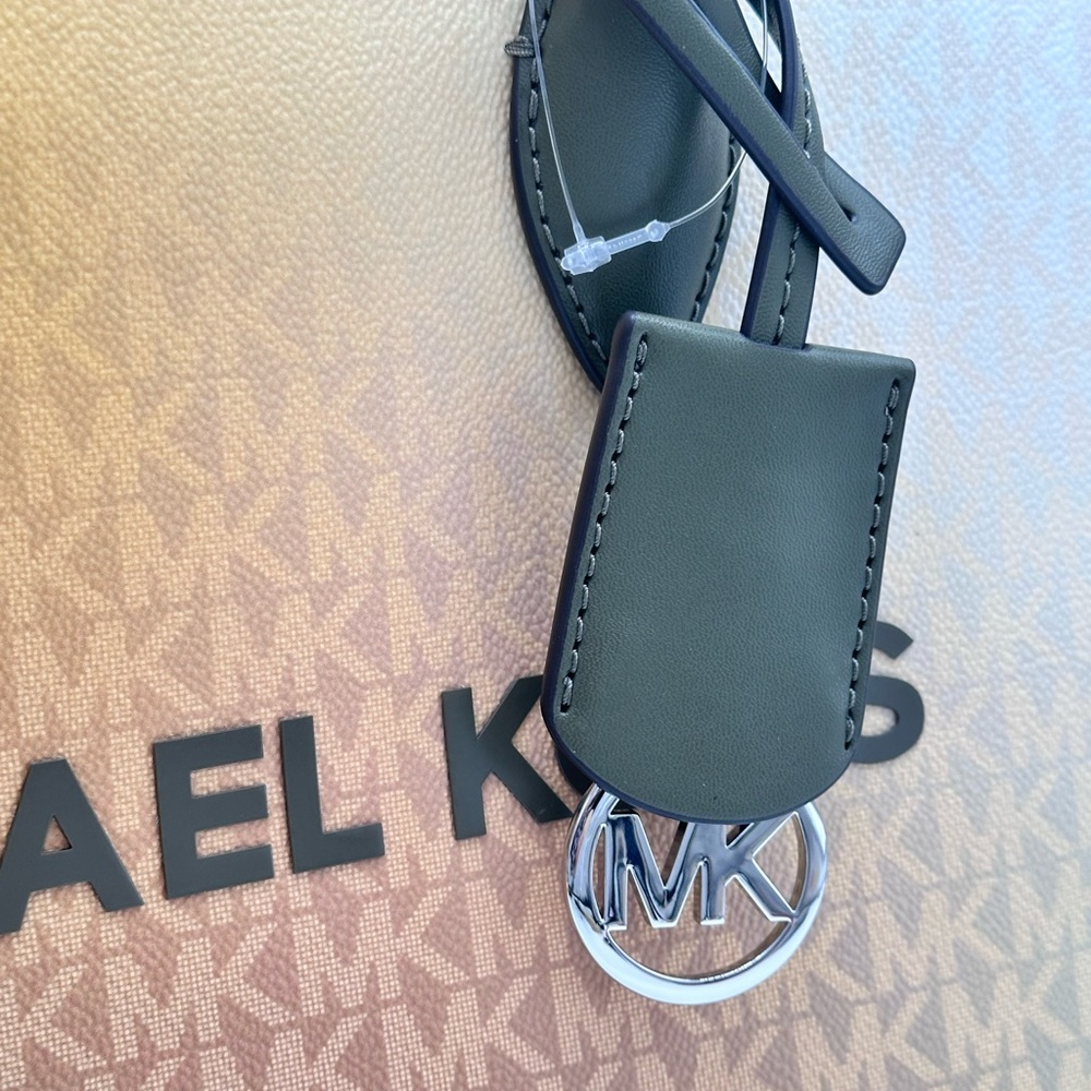 MICHAEL KORS
Mirella Medium Ombré Signature Logo Tote Bag Olive Combo color - Picture 4 of 15